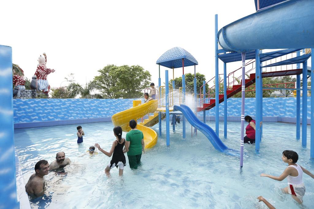 Aapno Ghar Resort & Amusement Park Gurgáon Kültér fotó